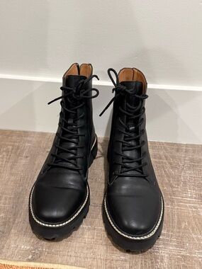Madewell Black Leather Lace-Up Ankle Boots. Zip closure on back.